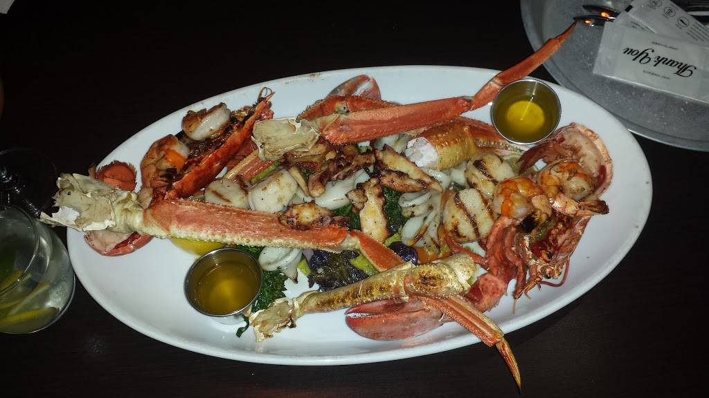 Dianas Oyster Bar and Grill | restaurant | 2105 Lawrence Ave E, Scarborough, ON M1R 2Z4, Canada | 4162881588 OR +1 416-288-1588