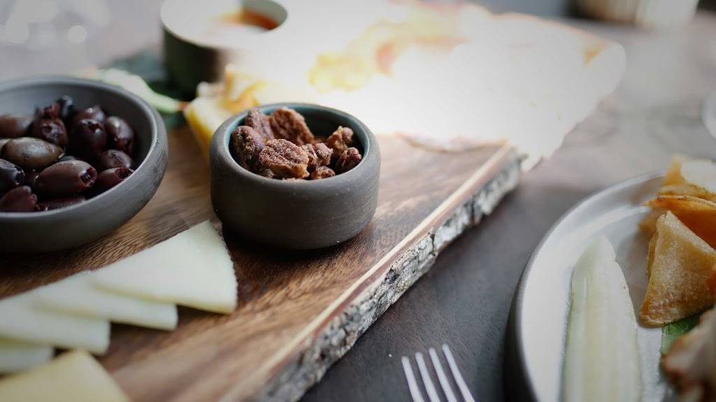 The Barn Kitchen & Bar | restaurant | 103 Spring St, Williamstown, MA 01267, USA | 9787847602 OR +1 978-784-7602