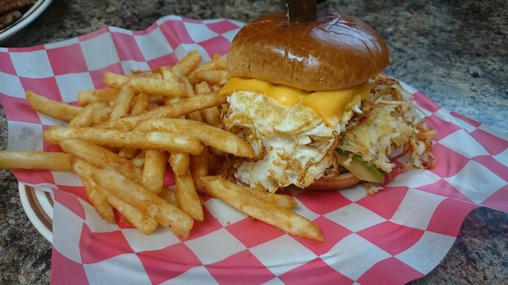 Delish Cafe | restaurant | 2144 N 25th St, Terre Haute, IN 47804, USA | 8122353500 OR +1 812-235-3500