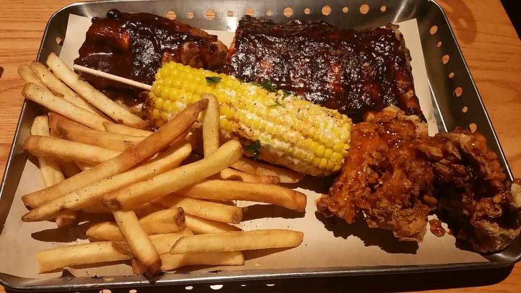 Chilis Grill & Bar | meal takeaway | 6350 North Fwy, Fort Worth, TX 76137, USA | 8172325515 OR +1 817-232-5515