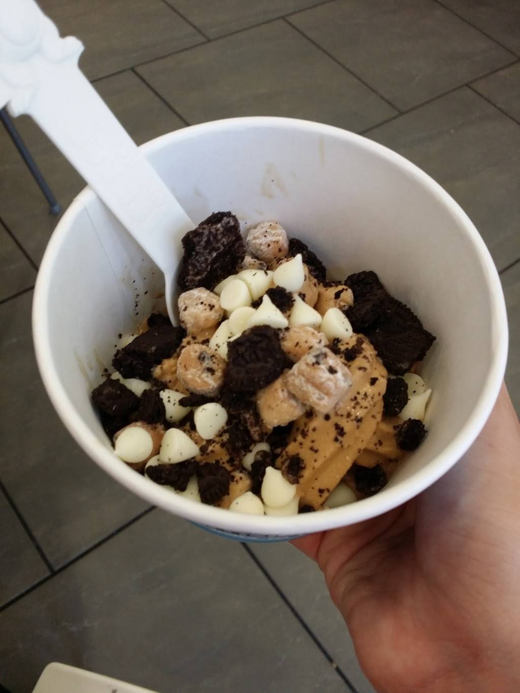 Menchies Frozen Yogurt | bakery | 6046 Winthrop Town Centre Ave, Riverview, FL 33578, USA | 8134093834 OR +1 813-409-3834