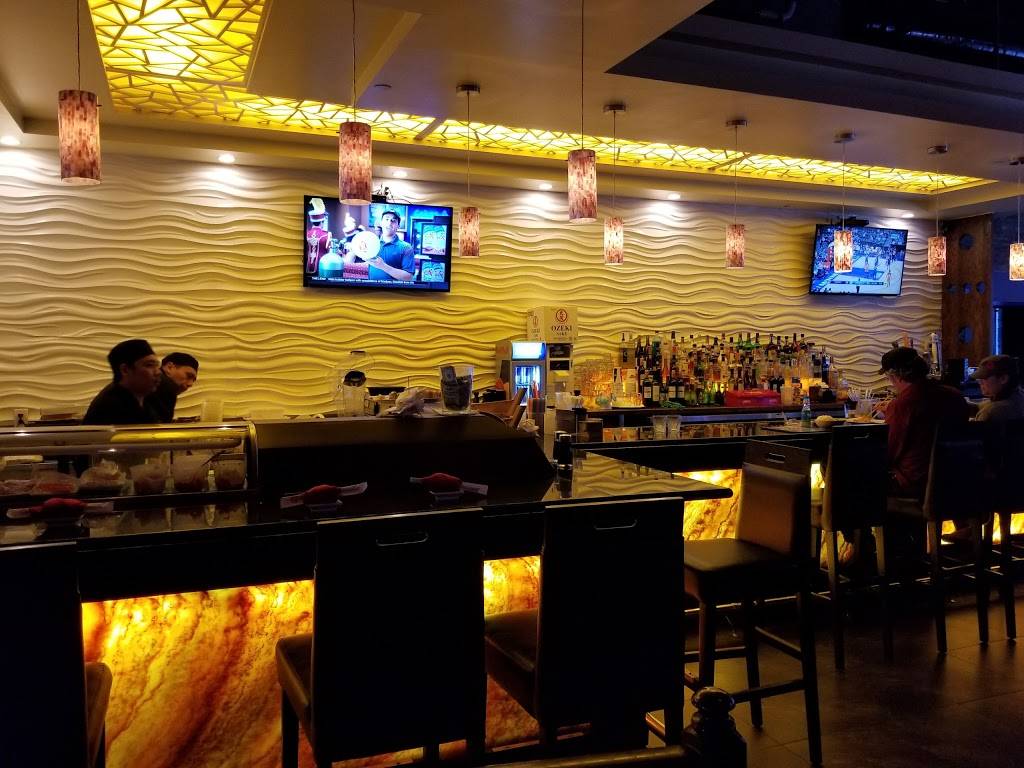 Cloud 9 | restaurant | 308 S Lake Ave, Duluth, MN 55802, USA | 2187869888 OR +1 218-786-9888