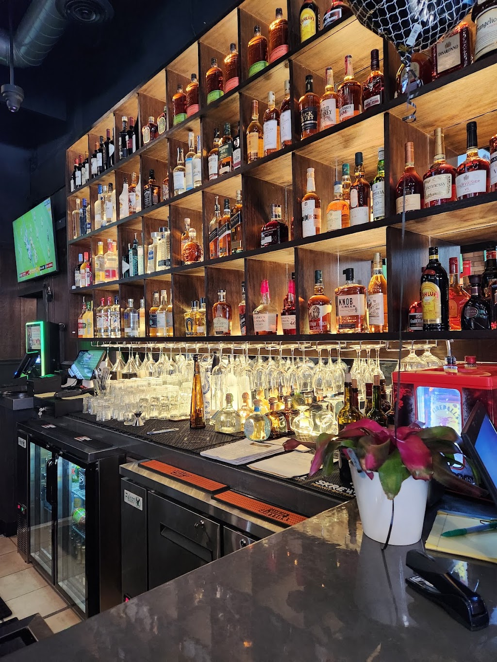 TBird Tavern | restaurant | 13802 N Scottsdale Rd Suite 101, Scottsdale, AZ 85254, USA | 4807020455 OR +1 480-702-0455