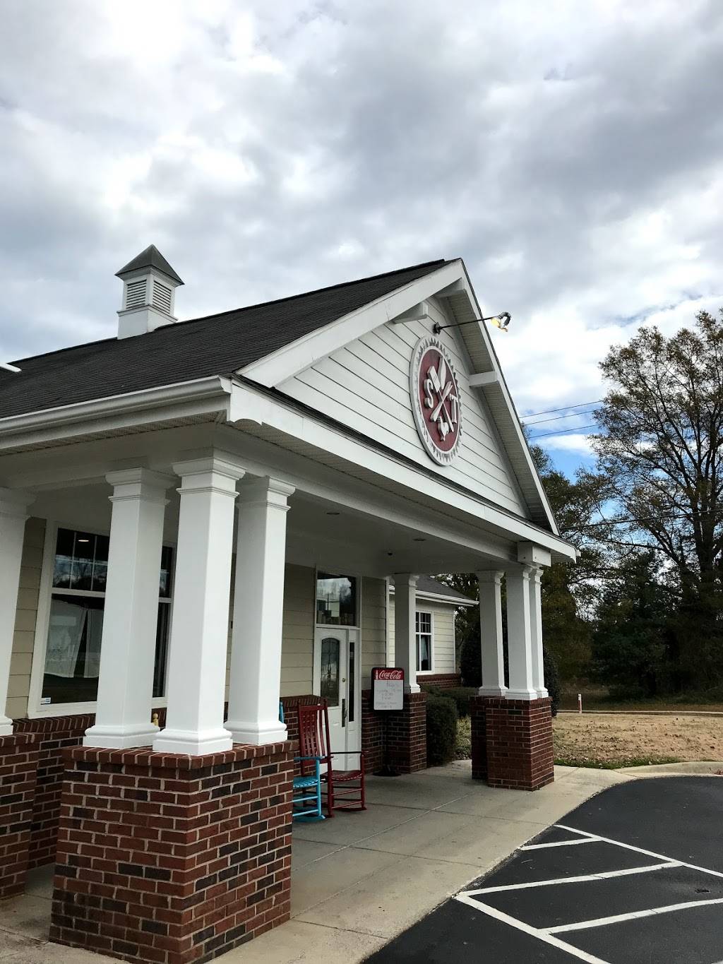 Sweet Taters | restaurant | 102 10th St NW, Conover, NC 28613, USA | 8284695177 OR +1 828-469-5177