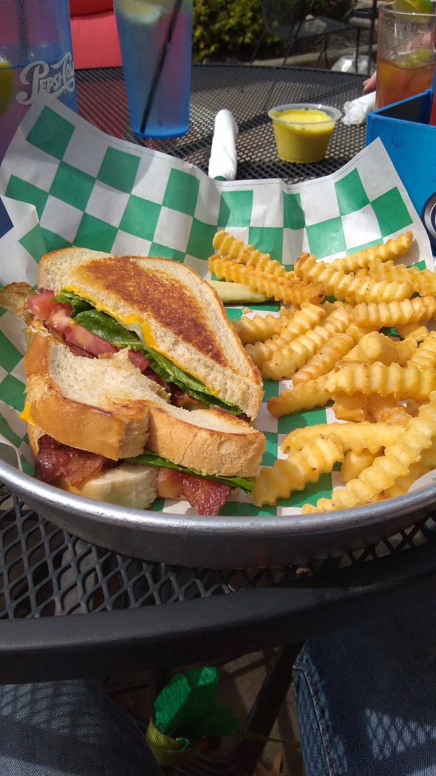 Coaches Corner | restaurant | 749 Mormon Trek Blvd, Iowa City, IA 52246, USA | 3193589080 OR +1 319-358-9080