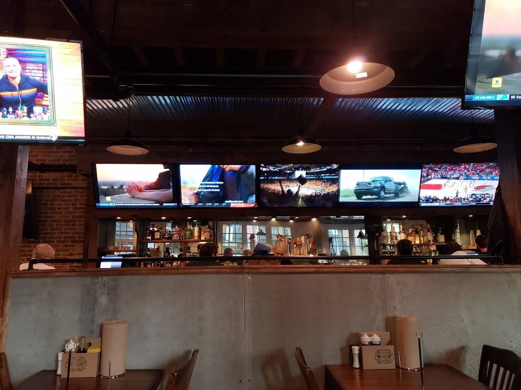 Blue Dog BBQ Company | restaurant | 1300 Bank St, Baltimore, MD 21231, USA | 6672051804 OR +1 667-205-1804