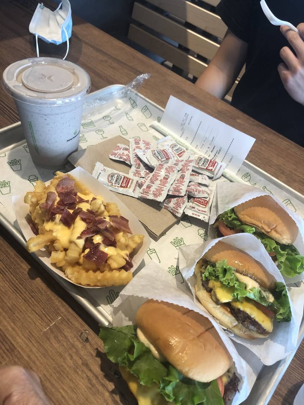 Shake Shack | restaurant | 2580 NE University Village St, Seattle, WA 98105, USA | 2064871283 OR +1 206-487-1283