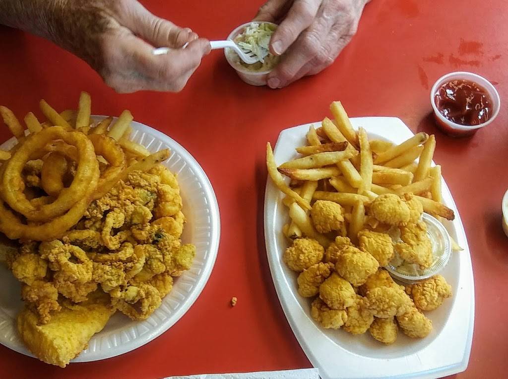 Lenas Seafood | restaurant | 131 Rabbit Rd, Salisbury, MA 01952, USA | 9784658572 OR +1 978-465-8572
