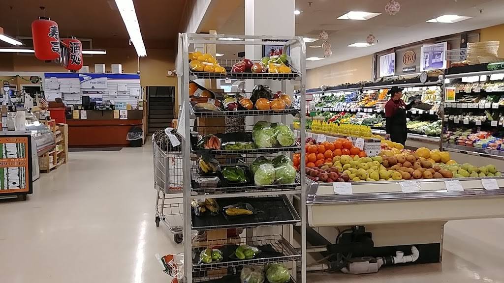 LaBonnes Market | restaurant | 639 Straits Turnpike, Watertown, CT 06795, USA | 8602749631 OR +1 860-274-9631