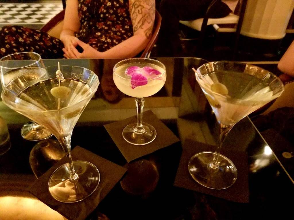 The Commodore Bar & Restaurant | restaurant | 79 Western Ave N, St Paul, MN 55102, USA | 6513305999 OR +1 651-330-5999