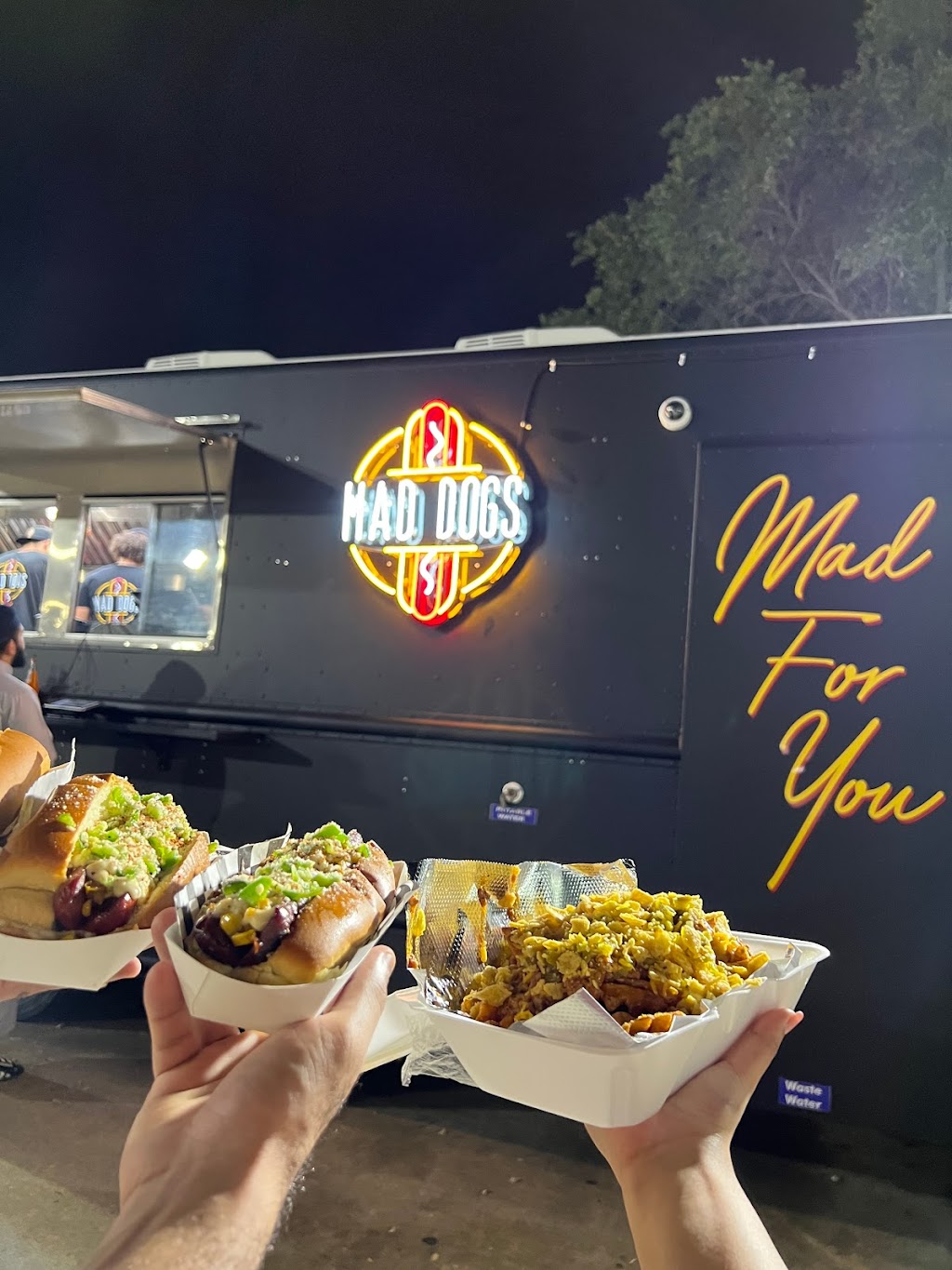 Mad Dogs | restaurant | 11910 S Texas 6, Sugar Land, TX 77498, USA | 8324002971 OR +1 832-400-2971
