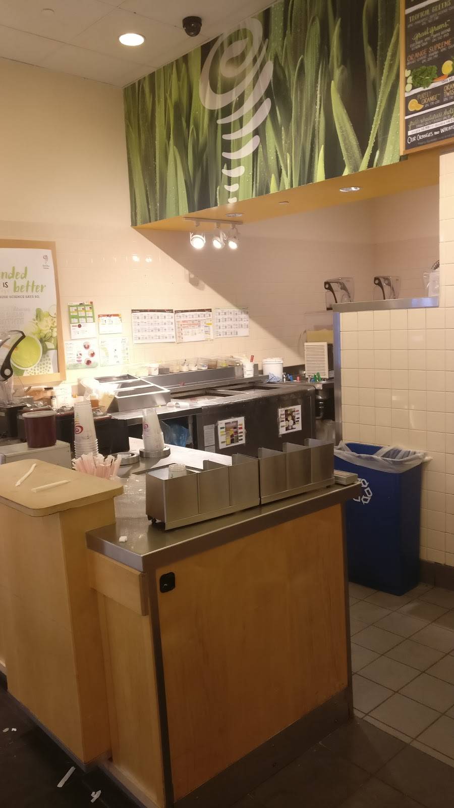 Jamba Juice | restaurant | 1 Garden State Plaza #2225, Paramus, NJ 07652, USA | 2018430674 OR +1 201-843-0674