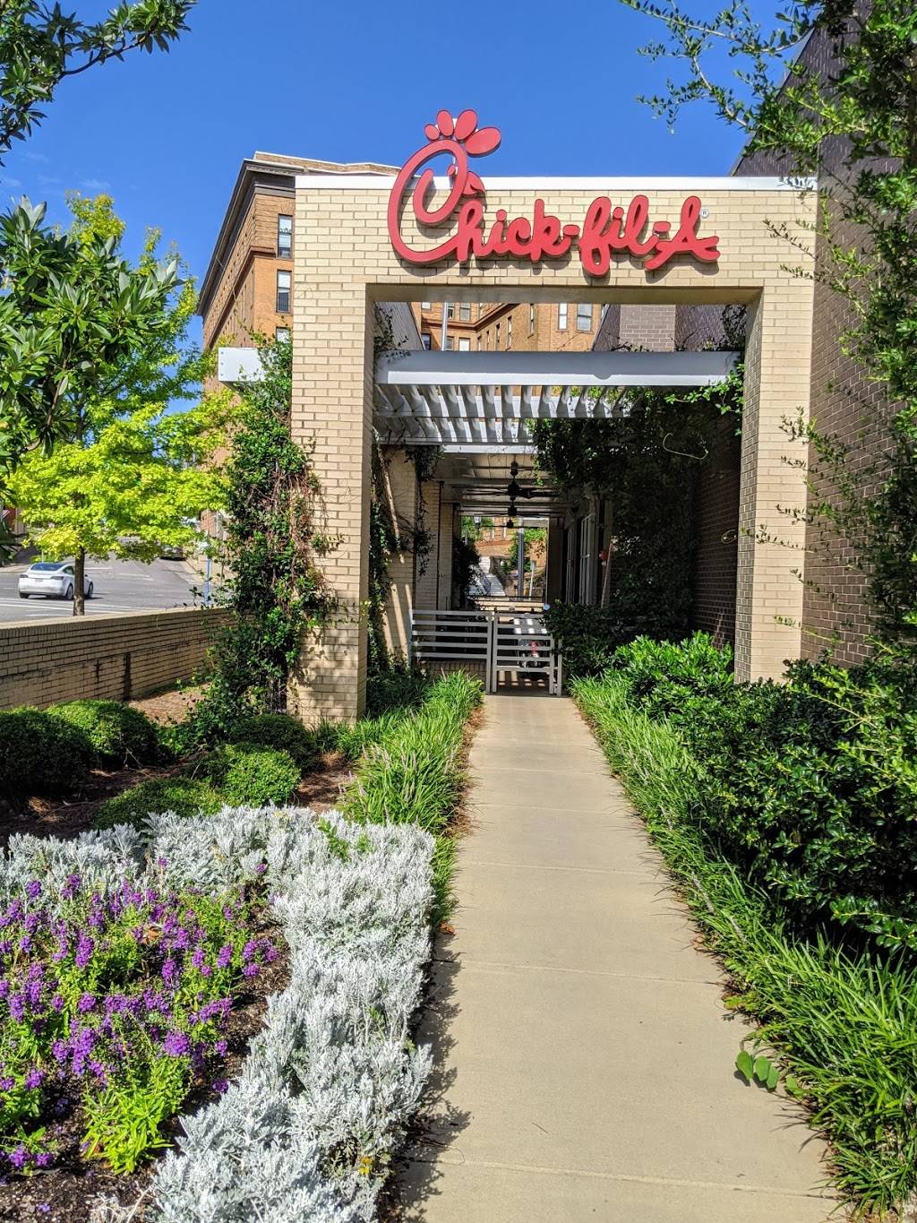 Chick-fil-A | restaurant | 2000 Highland Ave, Birmingham, AL 35205, USA | 2059308000 OR +1 205-930-8000