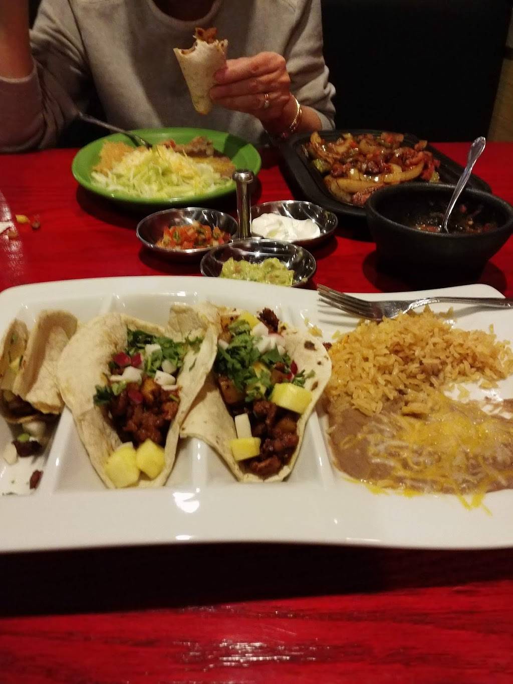 Ixtapa Family Mexican Restaurant | restaurant | 5031 168th St SW #140, Lynnwood, WA 98037, USA | 4257424300 OR +1 425-742-4300