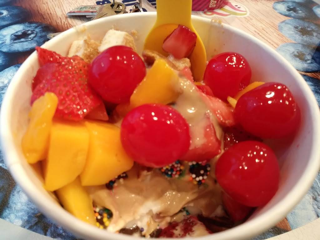 Menchies Frozen Yogurt | bakery | 10771 Gateway S Blvd, El Paso, TX 79934, USA | 9158210101 OR +1 915-821-0101