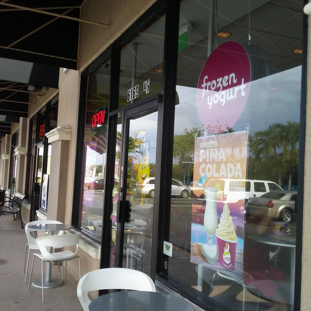 Menchies Frozen Yogurt | bakery | 6169 S Jog Rd, Lake Worth, FL 33467, USA | 5613579914 OR +1 561-357-9914