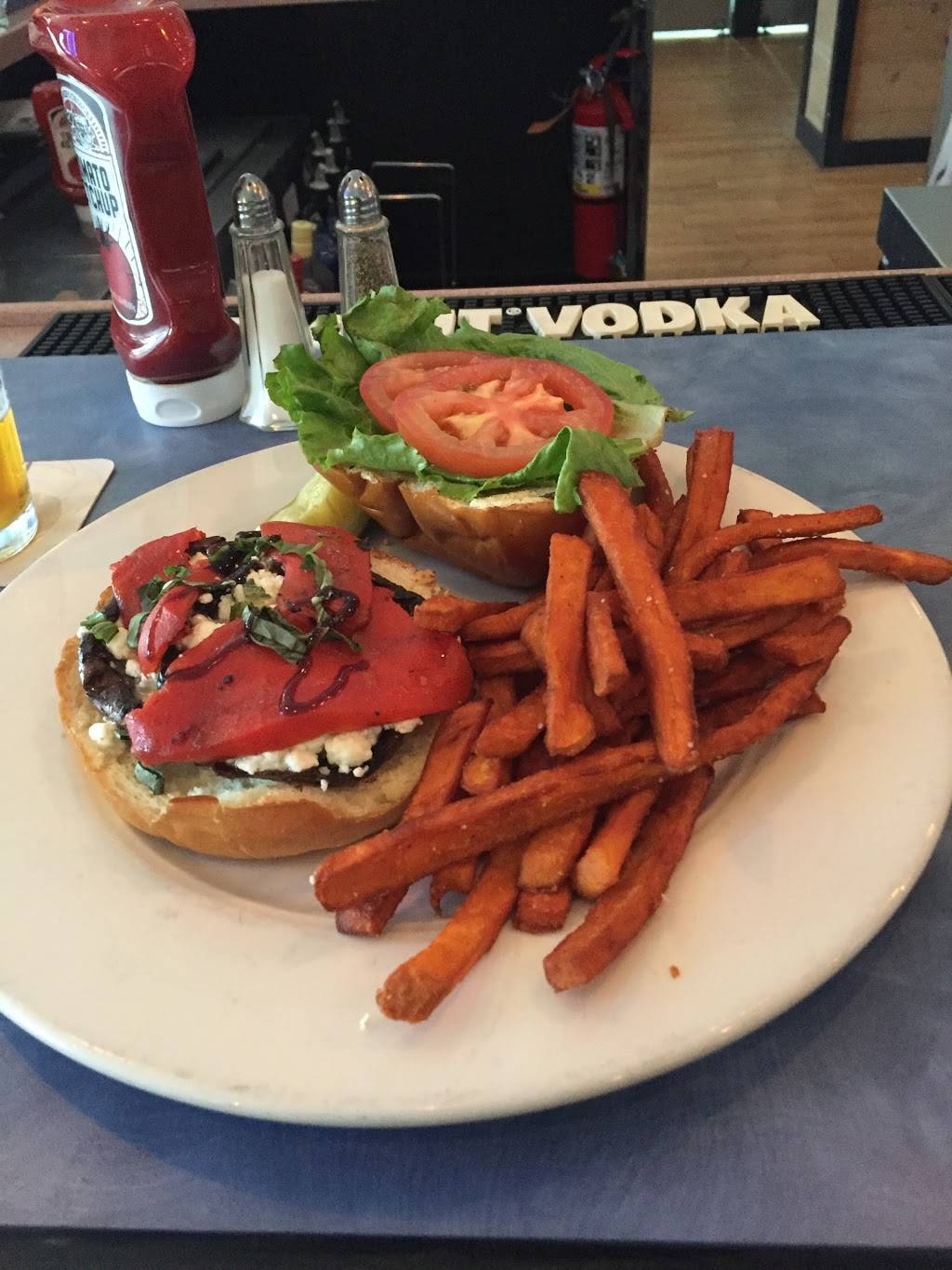 Surf Dog Bar and Grill | restaurant | 2405, 1563 Dehirsch Ave, Woodbine, NJ 08270, USA | 6094276011 OR +1 609-427-6011