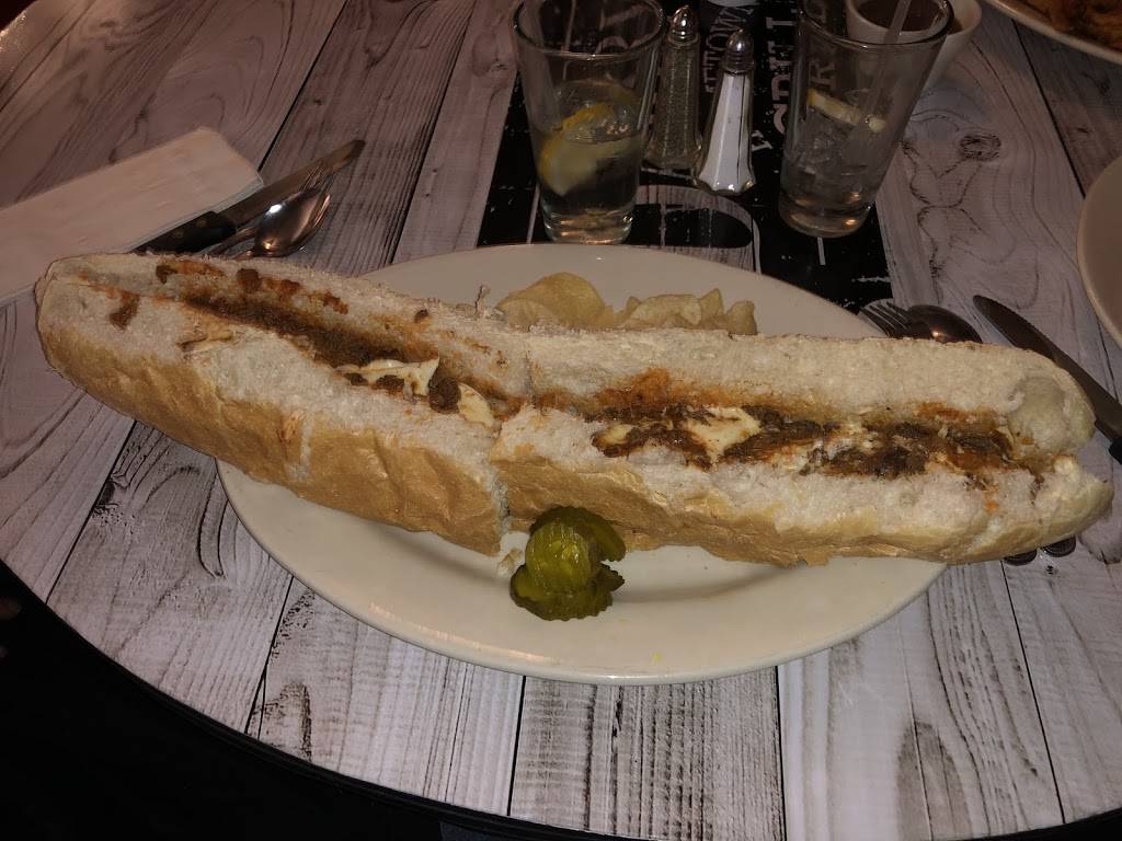 Darrylz Hometown Grille | restaurant | 116 Main St, Womelsdorf, PA 19567, USA | 4849301100 OR +1 484-930-1100