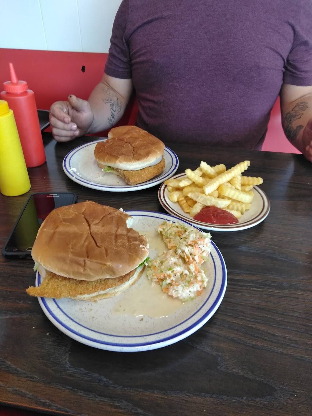 Charlies Drive-In | restaurant | 160 Morton Ave, Martinsville, IN 46151, USA | 7653424313 OR +1 765-342-4313