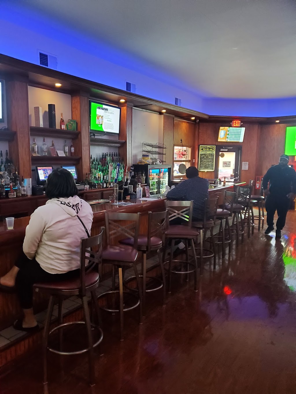 Boulevard Lounge | restaurant | 8602 Garfield Blvd, Garfield Heights, OH 44125, USA | 2164176754 OR +1 216-417-6754