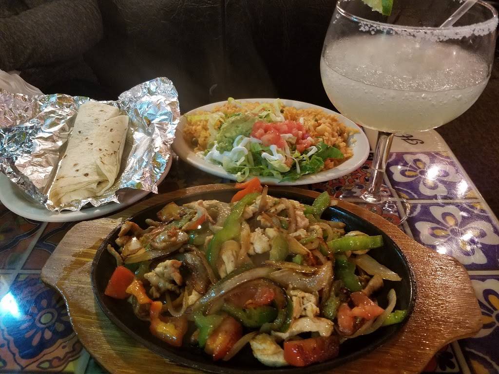 Hacienda Las Glorias | restaurant | 4317 Center Point Rd NE, Cedar Rapids, IA 52402, USA | 3192940082 OR +1 319-294-0082