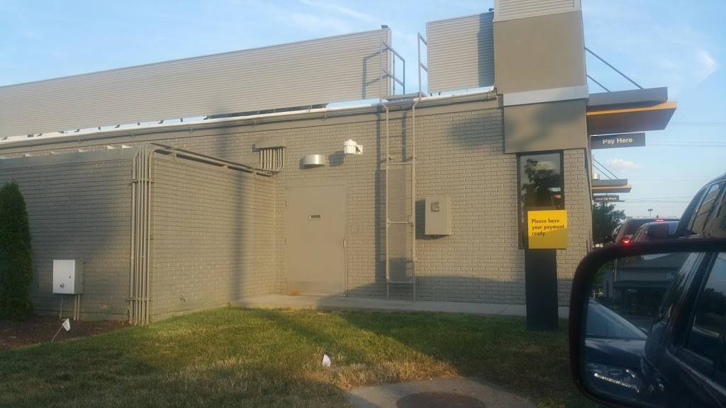 McDonalds | cafe | 420 E Market St, Louisville, KY 40202, USA | 5025838400 OR +1 502-583-8400