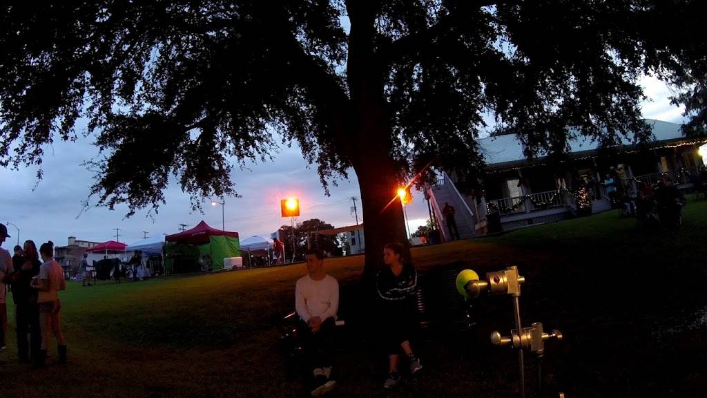 Pelicans On the Bayou | restaurant | 5 Jefferson St, New Iberia, LA 70560, USA | 3373648677 OR +1 337-364-8677