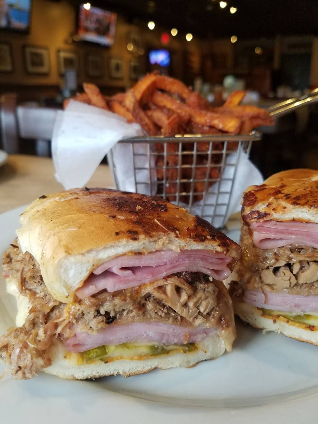 BJ Ryans Banc House | restaurant | 16 River St, Norwalk, CT 06850, USA | 2038537926 OR +1 203-853-7926