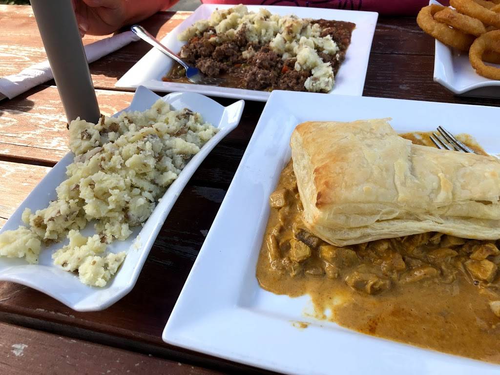 The Gibbled Goose | restaurant | 22-26 Main St S, Waterford, ON N0E 1Y0, Canada | 5194434442 OR +1 519-443-4442