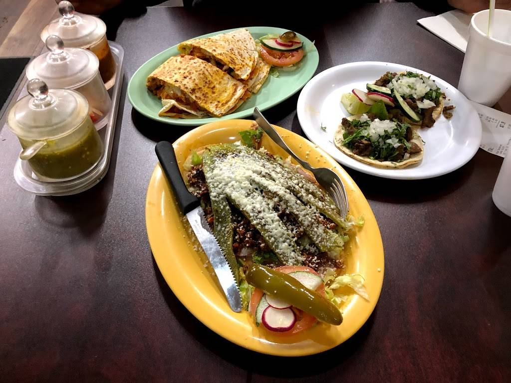 Tortas Y Tacos La Chiquita | restaurant | 2911 Columbia Pike, Arlington, VA 22204, USA | 5719702824 OR +1 571-970-2824