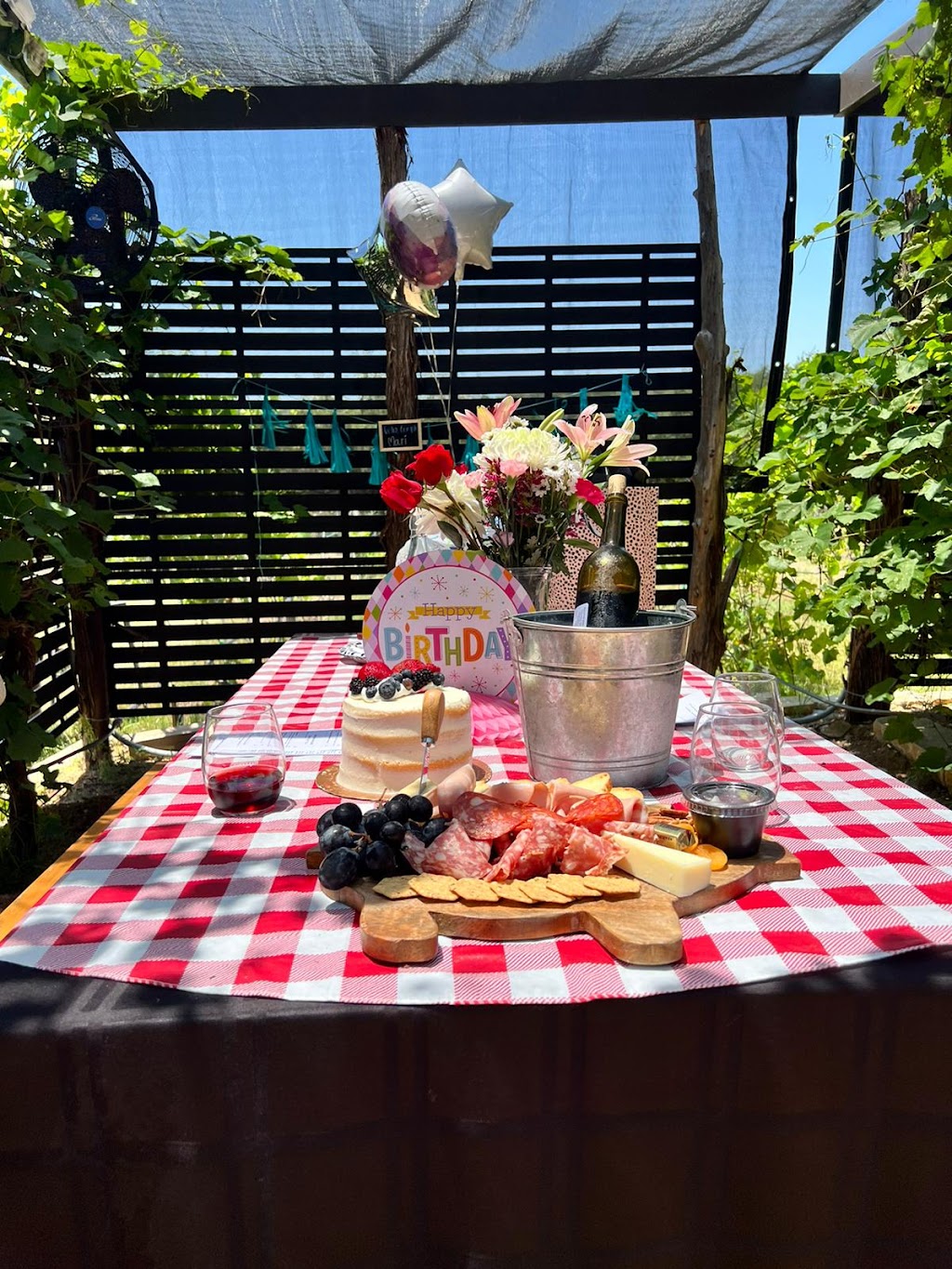 In Contrada Vineyard and Kitchen | restaurant | 27490 Smithson Valley Rd, San Antonio, TX 78261, USA | 8304383803 OR +1 830-438-3803