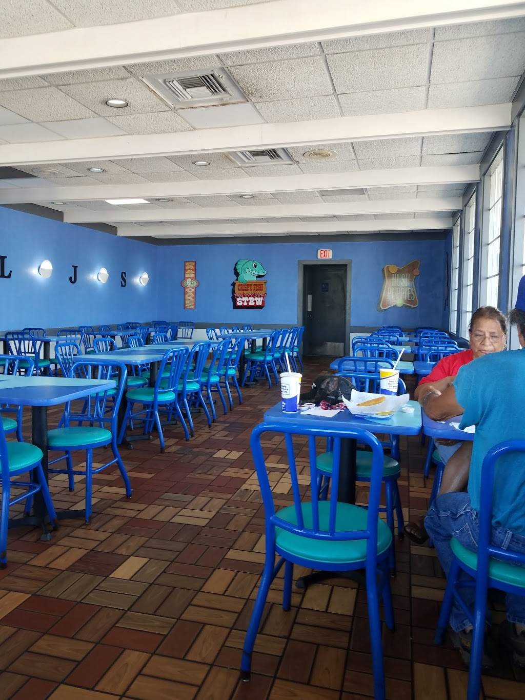 Long John Silvers | restaurant | 1520 W Henderson St, Cleburne, TX 76033, USA | 8175067549 OR +1 817-506-7549