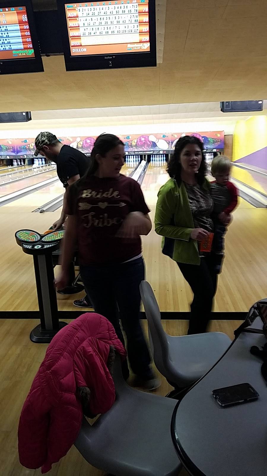 Bowlero Lanes | restaurant | 12470 IL-108, Carlinville, IL 62626, USA | 2178549208 OR +1 217-854-9208