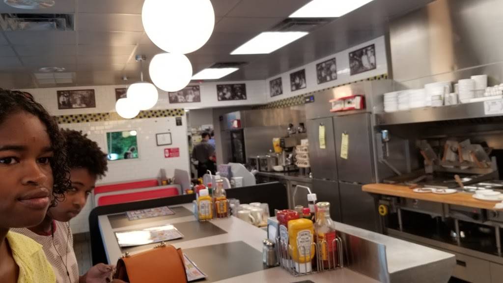 Waffle House | meal takeaway | 117 George Washington Hwy N, Chesapeake, VA 23323, USA | 7577733983 OR +1 757-773-3983