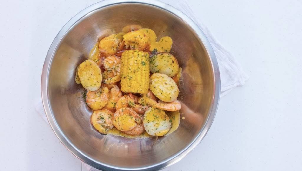 OMG Seafood To Go | restaurant | 4010 Synott Rd, Houston, TX 77082, USA | 2817212195 OR +1 281-721-2195