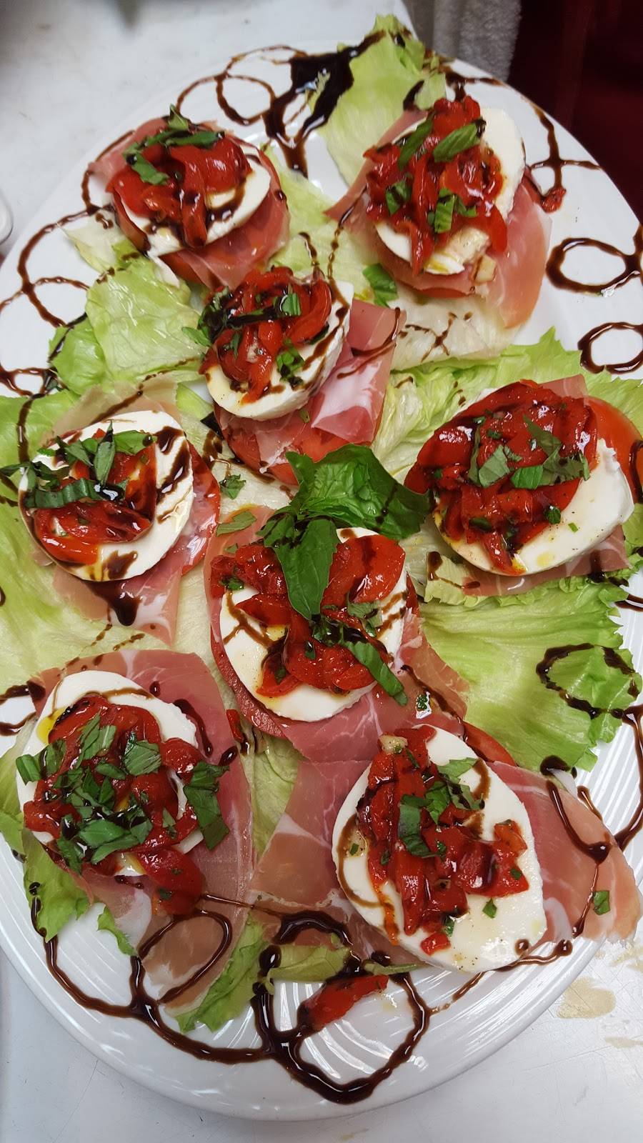 Antonios Italian Style Pizza | restaurant | 12A Bridgeport Ave, Shelton, CT 06484, USA | 2039247499 OR +1 203-924-7499