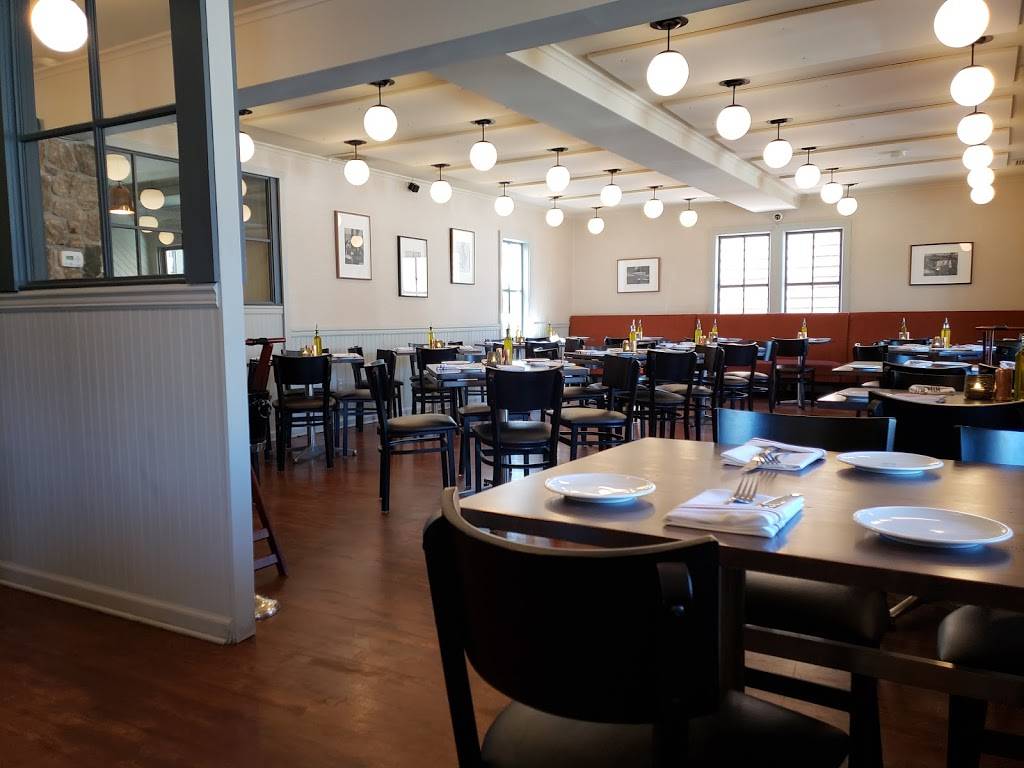 Chesapeake Tavern | restaurant | 1 W Mill Rd, Long Valley, NJ 07853, USA | 9088677102 OR +1 908-867-7102
