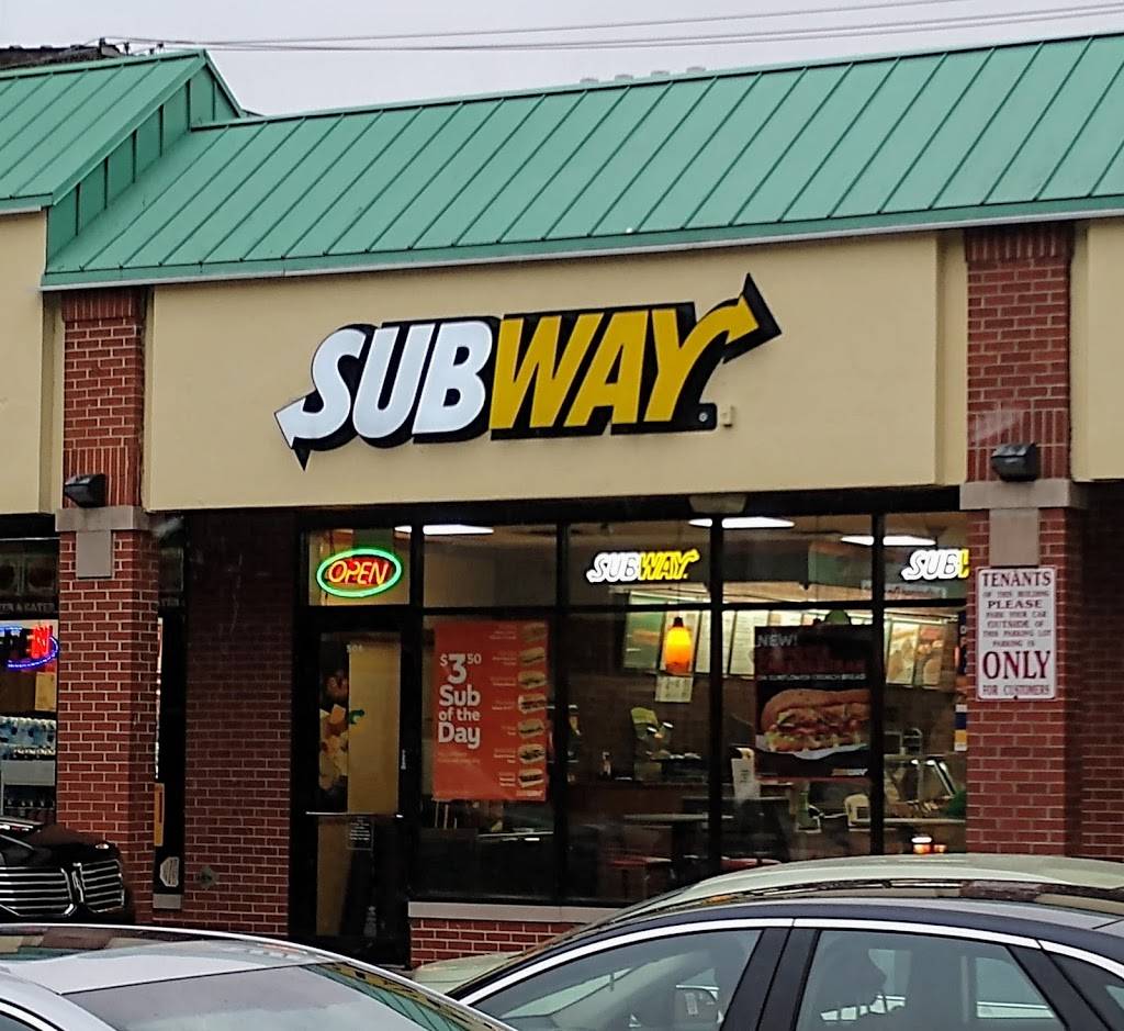 Subway Restaurants | restaurant | 5062 N Sheridan Rd, Chicago, IL 60640, USA | 7735613800 OR +1 773-561-3800