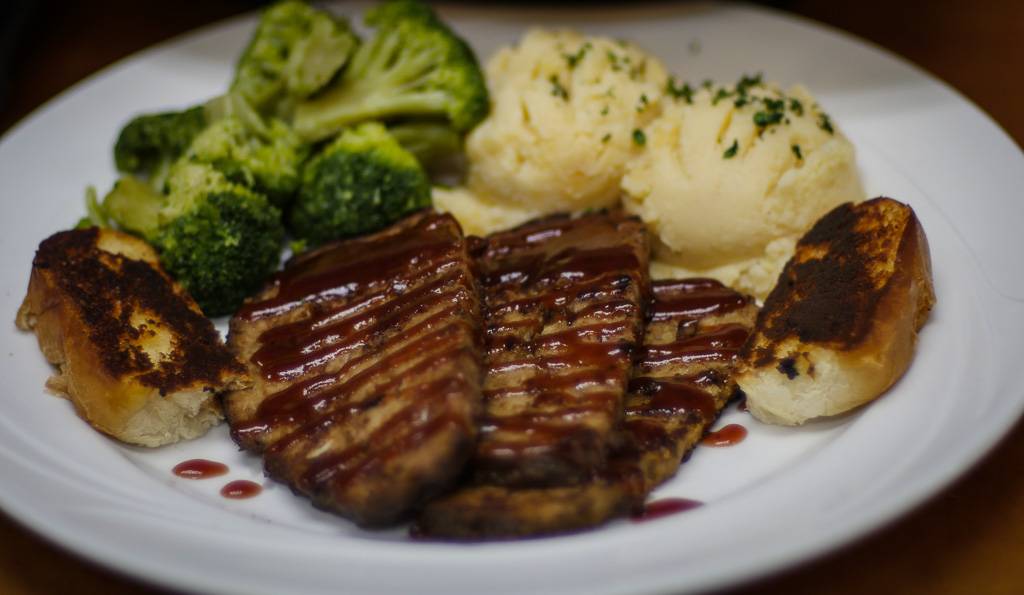 Thirsty Dog East Bank | restaurant | 1085 Old River Rd, Cleveland, OH 44113, USA | 2165231501 OR +1 216-523-1501