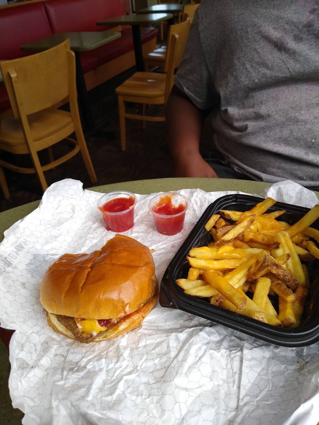 Wendys | restaurant | 8905 Page Ave, St. Louis, MO 63114, USA | 3144232685 OR +1 314-423-2685