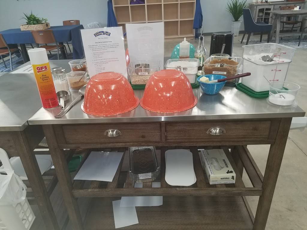 The Dinner Bell | restaurant | 475 Miralago Shore Dr, Cottleville, MO 63376, USA | 6363877377 OR +1 636-387-7377