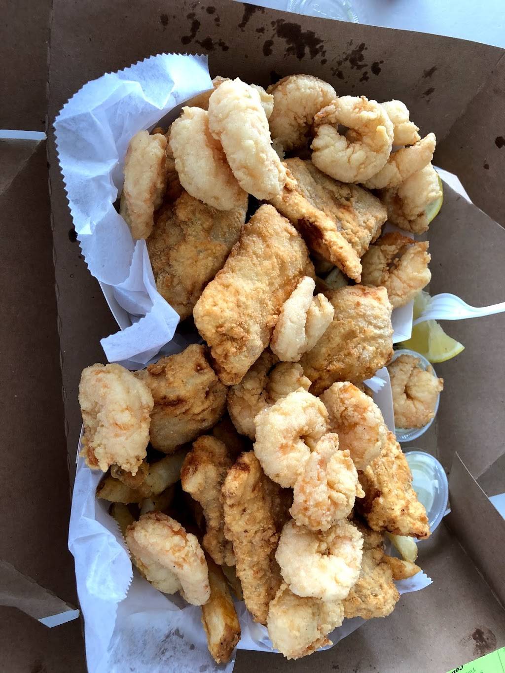 Stowes Seafood | restaurant | 347 Beach St, West Haven, CT 06516, USA | 2039341991 OR +1 203-934-1991
