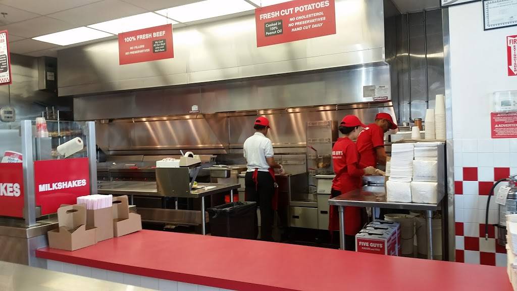 Five Guys | meal takeaway | 7 Warren St, Randolph, MA 02368, USA | 7819630600 OR +1 781-963-0600