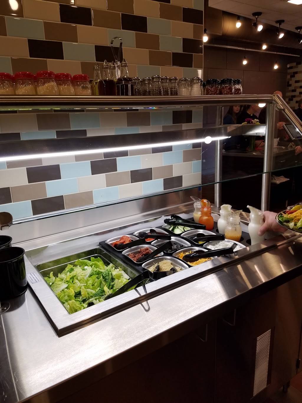 Reds Savoy Pizza | restaurant | 225 Central Ave, Osseo, MN 55369, USA | 7632054662 OR +1 763-205-4662