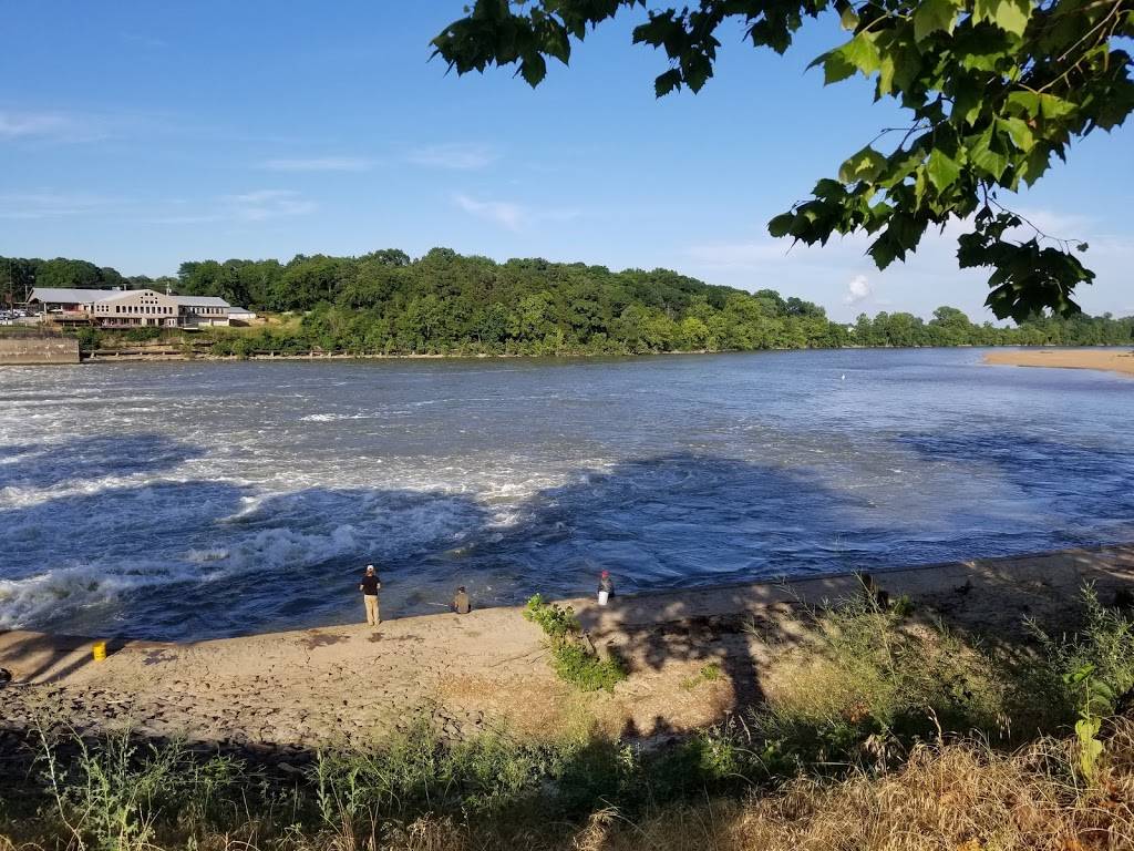 Best Dam Steakhouse | restaurant | 50 Riverbank Rd, Batesville, AR 72501, USA | 8707937000 OR +1 870-793-7000