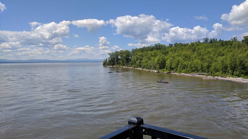 Auer Family/Charlies Boathouse | meal takeaway | 3181 North Ave, Burlington, VT 05408, USA | 8028629840 OR +1 802-862-9840