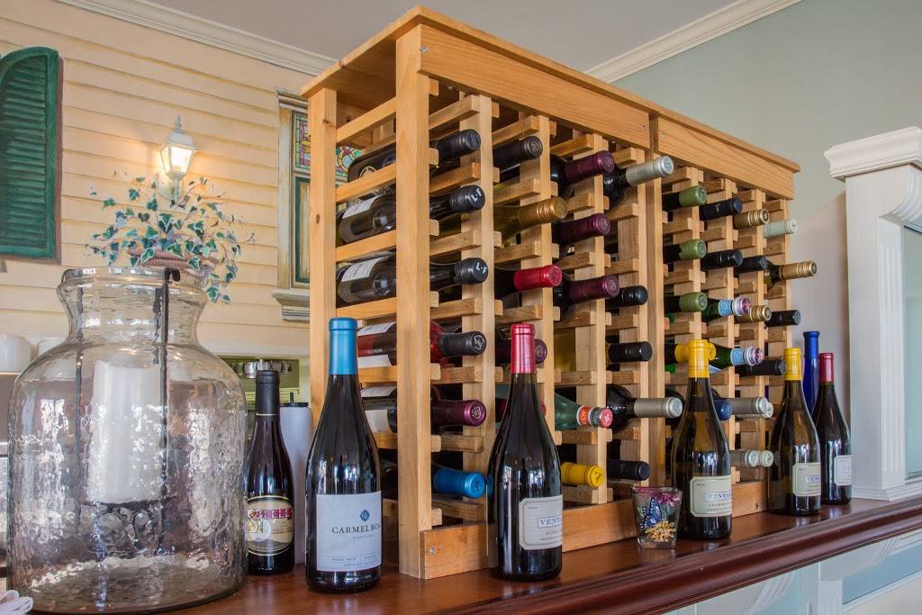 Aliottis Victorian Corner Restaurant | restaurant | 541 Lighthouse Ave, Pacific Grove, CA 93950, USA | 8313724641 OR +1 831-372-4641