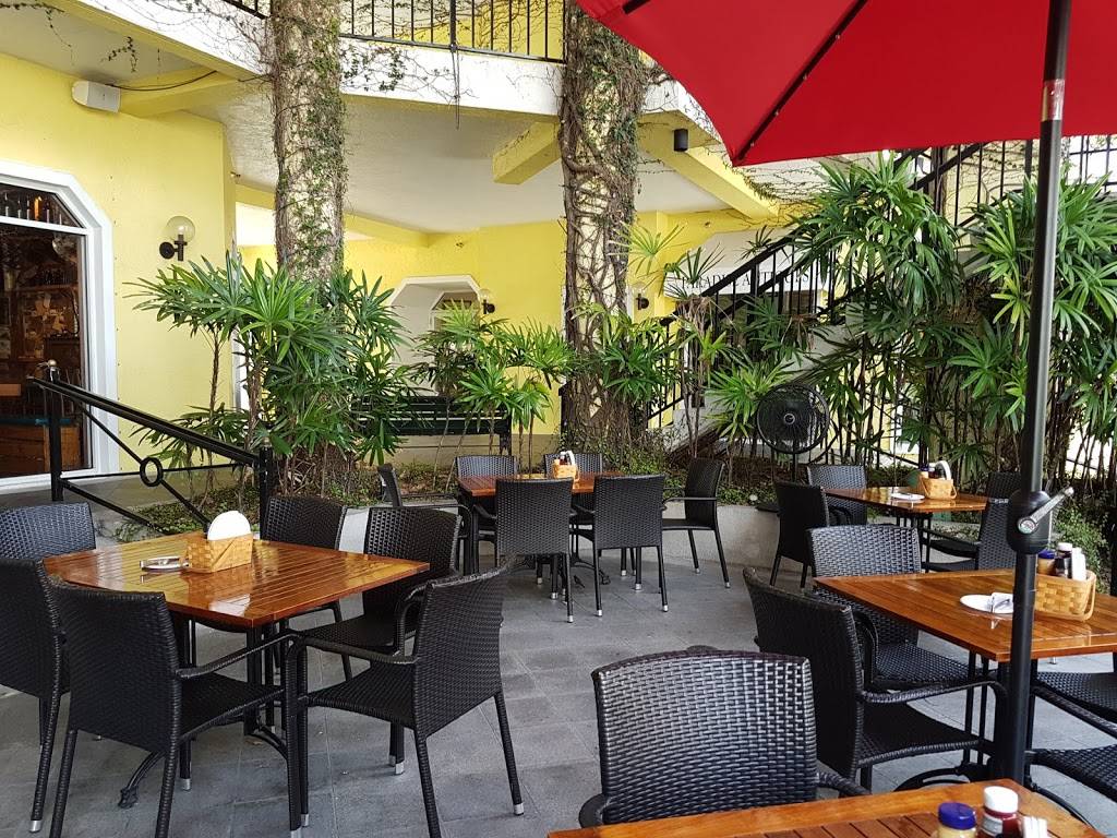 Old Naples Pub | restaurant | 255 13th Ave S, Naples, FL 34102, USA | 2396498200 OR +1 239-649-8200