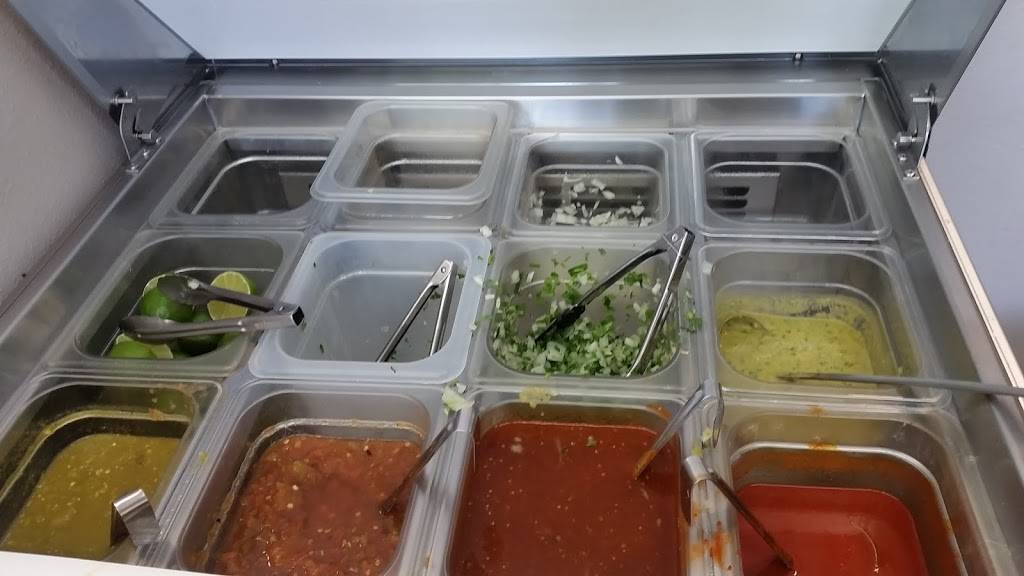 Wichos Tacos | restaurant | 9698 E Montview Blvd, Aurora, CO 80010, USA | 7204853431 OR +1 720-485-3431