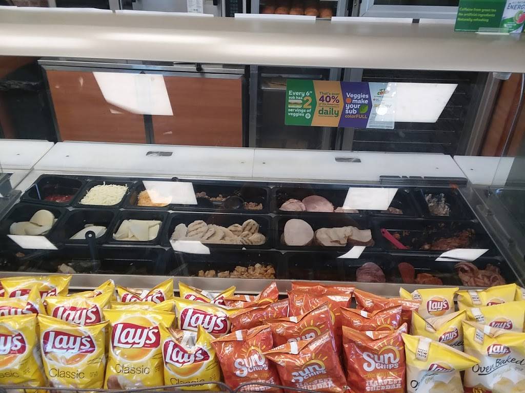 Subway | restaurant | 308 N Walnut St, Muncie, IN 47305, USA | 7652549338 OR +1 765-254-9338